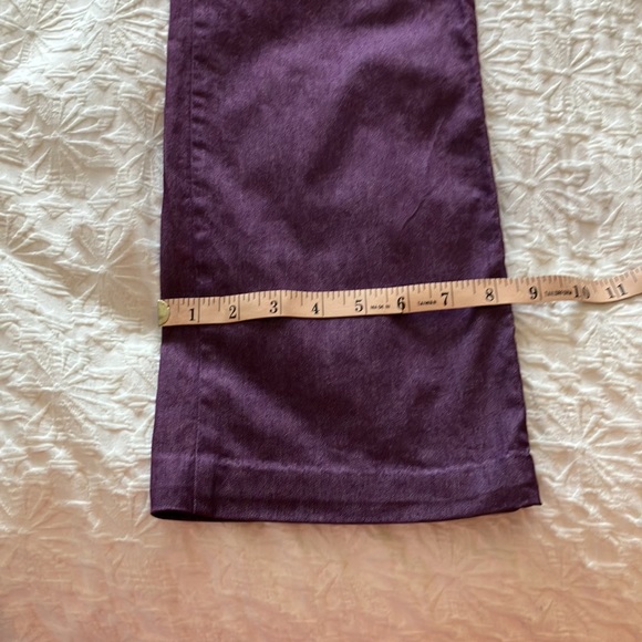 Italian Sisley brand purple pants with front zip and buttons. - Picture 4 of 11